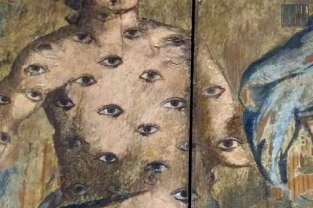 Conversano, l�inquietante porta dei 100 occhi: �Scrutano una suora peccatrice�